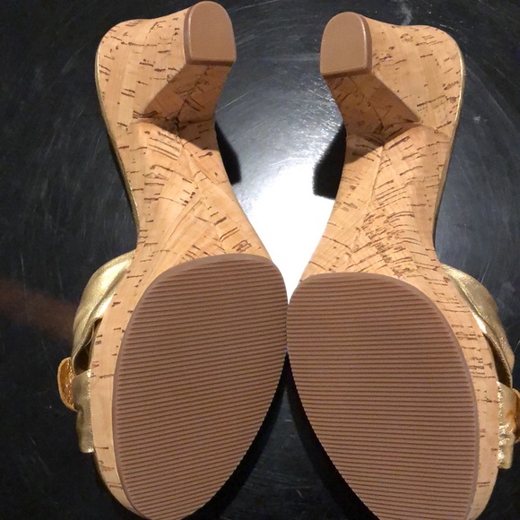 Coach Karen heels size 7 1/2 - Picture 2 of 4